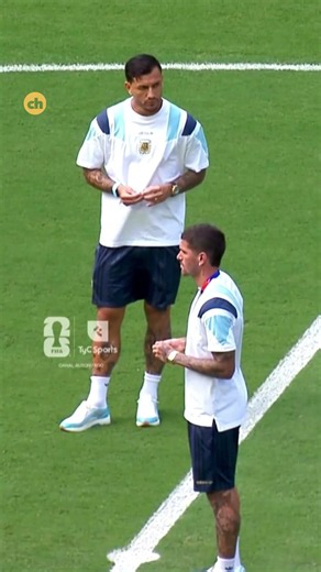 Cábalas son cábalas: el momento de los caramelos de Leandro Paredes y Rodrigo de Paul