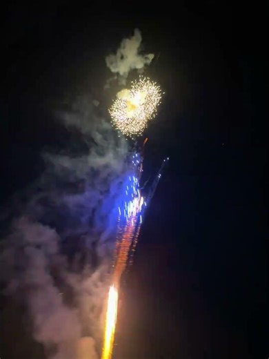 Deep boom sea 100 shot cake #fireworks #pyro #pyrotechnics #explosion #rocket #explore #foryou #fyp