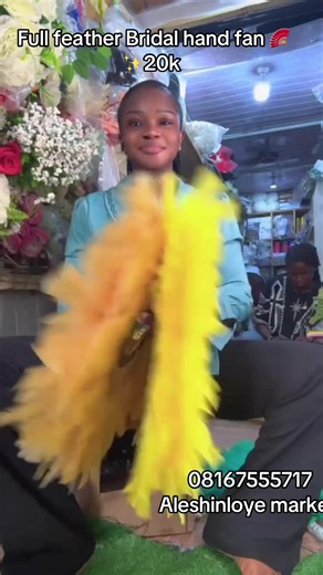 Elegant Full Feather Bridal Hand Fan for Weddings