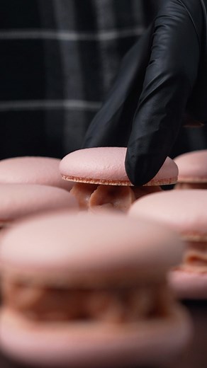 Katy Cake | Pastry Artist on Instagram: "Ruby-Raspberry Macaron Recipe 😍 Inspired by Barbie Movie 👡 Ruby Ganache Ingredients: -Callebaut Ruby Chocolate 47,3% (300g) -cream 35% (290g) -glucose syrup (18g) How to Make Ruby Ganache: 1️⃣In a saucepan, combine the cream and glucose syrup. Heat the mixture until it is just about to boil, but avoid boiling 2️⃣Place the chocolate in a measuring cup and pour the hot cream over it. Let the mixture sit for 1-2 min to allow the chocolate to start melting 