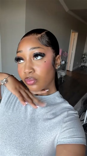 Genesis🎀 on Instagram: "A quick 15 min makeup tutorial for the girls that love light beats like me 😍😍😍😍 #makeuptutorial"