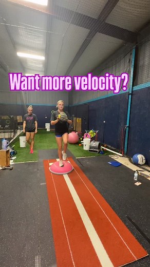 🔥 Drill Drop // Part 2 🔥 BOSU Ball Lunge to Pitch 🥎 Why it works ⬇️ • Builds balance & stability • Trains core & small stabilizer muscles • Forces a stronger, more explosive launch When your push foot starts on the BOSU ball, your body is challenged in two ways: 1️⃣ The unstable surface makes you engage your core and all the little stabilizer muscles that keep you balanced and in control. Those muscles are huge for pitching power and repeatability. 2️⃣ Because your foot is elevated, you’re st