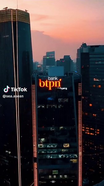 Jakarta, Indonésia Cr IG: alivikry & bettutriarso #jakarta #citylights #indonesia🇮🇩 #hero #alanwalker