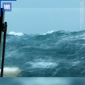 Just watching this makes me feel seasick… 🤢😱 via Newsflare | Daily Mail Video