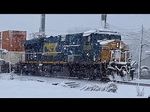 CSX Railroad.. 2 Engines /20 Railcars. Lead Engine # Is A 2005 GE- ES44DC.