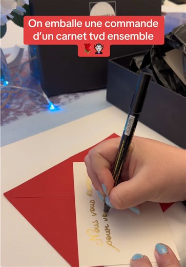 Vous pouvez commander notre carnet sur le lien en bio ou sur https://www.cinevore.store 🔗🧛🏻‍♂️