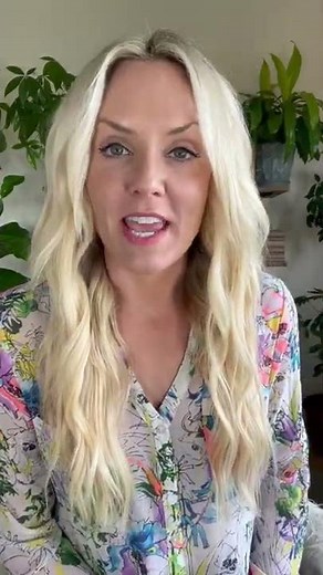 3 Signs Your Female Coworker Is Interested In You