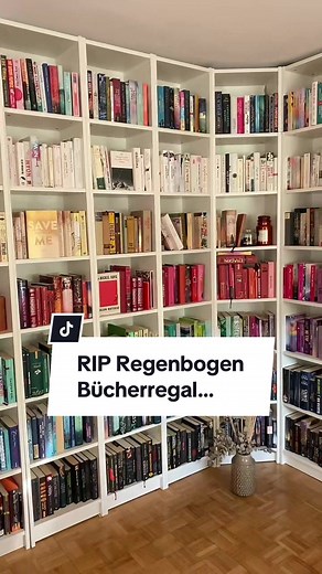 Organizing Rainbow Bookshelf | Book Organization Tips