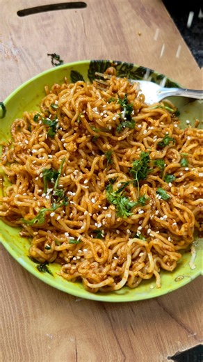 Street-style Delicious Maggi at home 🍜✨ #dailyshorts #maggi #maggielover#foodshorts #food #recipe