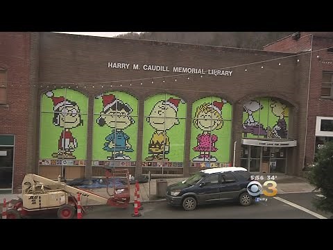 Teacher Creates Incredible 'Peanuts'-Themed Post-It Note Art