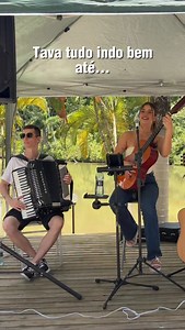 Só ao vivo que acontece isso mesmo 🤣 🪗 @jaisonmatheuss . #isatoledo #music #humor | Isa Toledo Cantora
