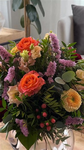 So einfach schenkst du Freude. Wähle deine Lieblingsblumen auf Fleurop.ch und wir kümmern uns um die persönliche Lieferung 🎁💐 | Fleurop-Interflora Schweiz