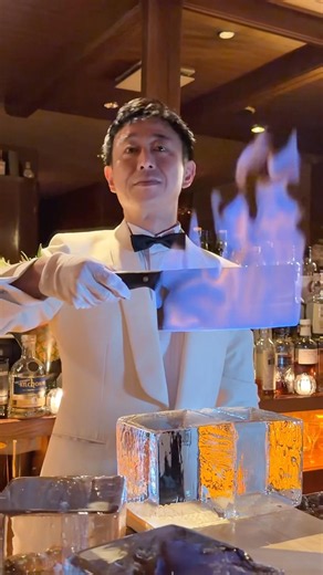 [Shocking] Making Irish Coffee by Dynamically Cutting Giant Ice with a Flaming Knife! #japanesefood