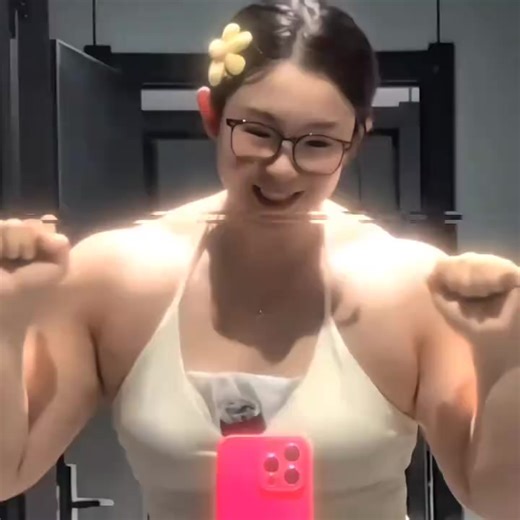 Chinese buff girl is strongest than african buff man