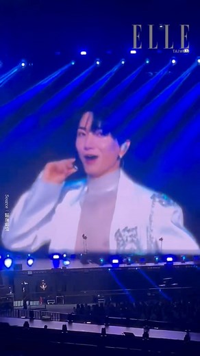 走過了20個年頭，SUPER JUNIOR帶著全新巡演連續3天與台灣老婆相約見面，站上夢想殿堂臺北大巨蛋，單場吸引近3萬粉絲！ 臺北大巨蛋演唱會首日，SJ第一首歌帶來出道曲〈Twins (Knock Out)〉炸蛋，3萬名E.L.F.在強勁又洗腦的節奏下一起搭乘時光機，回到2005年出道之際重溫初心，緊接著唱到〈U〉、〈Black Suit〉、〈MAMACITA〉，讓全場瞬間嗨到最高點！ Source：讀者提供 #ELLE娛樂圈 #ELLETAIWAN #superjunior | ELLE Taiwan