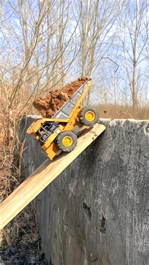 dangerous 😱 heavy load truck |1k189| #shorts #dangerous #dumptruck #heavytruck