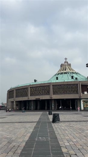 ¡Descubre uno de los santuarios más visitados en el mundo! Está en la CDMX #basilica #cdmx #quehacerencdmx #mexicocity #turismo #traveltiktok #parati #iglesia #viajestiktok