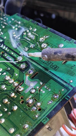 He just installed a flyback transformer on that old TV engine! ⚡🔧 #Engineering #TVRestoration #Electronics #Innovation #oldtech | Andi Distorsing