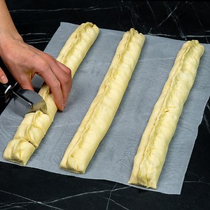 Puff pastry with 3 kinds of fillings! Quick appetizer for any event Ingredients: pastry dough - 800 g (28.2 oz) water - 20 ml (0.7 fl oz) flour - 10 g (0.35 oz) canned tuna - 80 g (2.82 oz) olives - 60 g (2 oz) mayonnaise - 30 g (1 oz) eggs - 3 pieces apă - 1 l (34 fl oz) BOIL FOR 7 minutes gorgonzola cheese - 80 g (2.82 oz) walnuts - 30 g (1 oz) yolk - 1 piece milk - 10 ml (0.34 fl oz) poppy seeds - 10 g (0.35 oz) Parmesan - 20 g (0.7 oz) sesame seeds - 10 g (0.35 oz) Tray size 30 X 40 cm (12 i