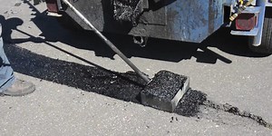 This is how cracks in asphalt roads are fixed