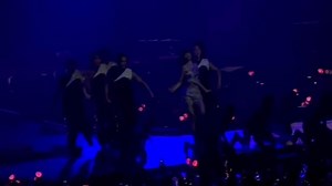 THE MAIN CHARACTER ✨ LISA ROCKS LONDON #LALISA #MONEY | Lisanations