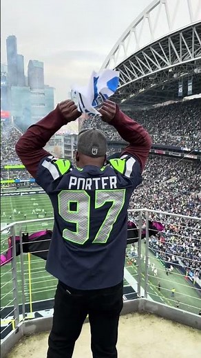 Seahawks Legends Rufus Porter & John L. Williams Raise the 12 Flag 💪 | #SeattleSports