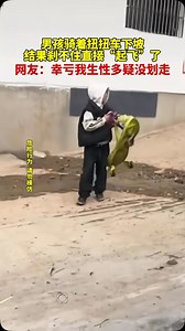 小孩哥不語，只是一味地“起飛”。 | Fox Fung