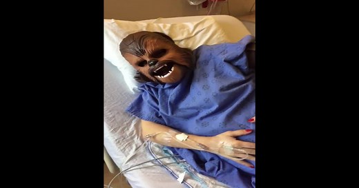 VIDEO: Mom wears Chewbacca mask during labor