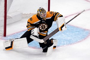 Bruins rookie goalie delivers best effort of preseason