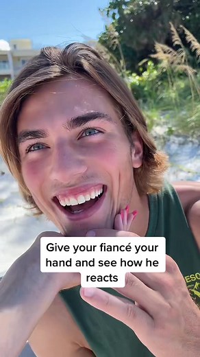 The hand kiss at the end… i’m dead 💀 #couple #relationships #reaction #sweet #funny #boyfriend #tiktok