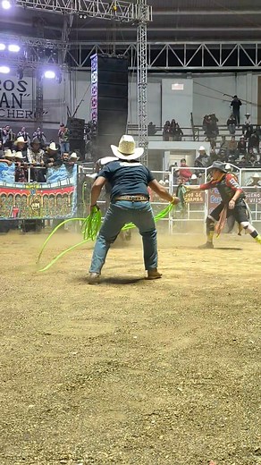 Gallito de Morelia ayuda a fantasma de Ocoyoacac en el porrazo 😱😱😱 fantasma 🆚 llamada de emergencia. #JaripeoRebelde #RanchoNuevoTalento #fypシ゚viralシ Rancho nuevo talento Gallito de Morelia | Jaripeo Rebelde