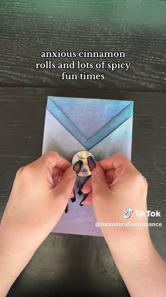 Cozy plus size alien romance filled with humor, sweetness, and spice! 💜 #romancebooks #romancebooktok #booktok #romancebookrecs #smuttybook #monsterromance #romancereader #alienromance