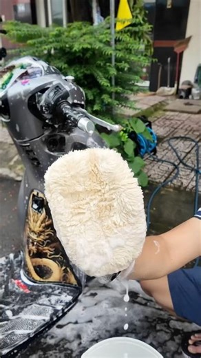 Car washing fleece gloves create foam, soft and smooth, do not scratch the car #anhthereview #mot...