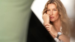 For decades supermodel @gisele has graced the covers of more than 1200 magazines and walked nearly 500 fashion shows. But today she is stepping into a new season of her life — focusing on healing, co-parenting and what she says has allowed her to feel liberated. Now she’s pulling back the curtains as she heals from the series of curveballs that life has thrown at her. @RobinRobertsGMA reports on “Gisele Bündchen: Climbing the Mountain” from IMPACT x Nightline on @Hulu. New episodes drop every Th