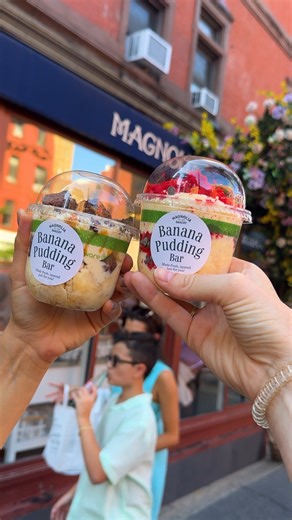 128K views · 591 reactions | The banana pudding bar at Magnolia Bakery is such a sweet lil treat. Head to their locations in UWS or Hudson Yards for the pudding bar! | Secret NYC | Facebook