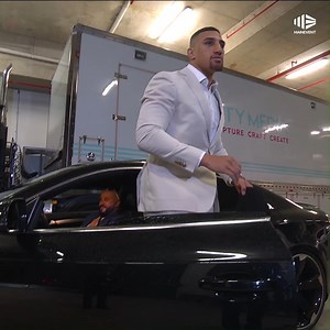 Hollywood Huni 🤩 Justis JPH Huni - Boxer makes one hell of an entrance for #GallenHuni. 📝 Live blog: https://bit.ly/3vodCYE 📺 Watch now on Main Event 👉 https://bit.ly/3fRGSkK | MAIN EVENT