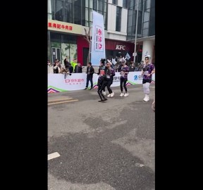 Human robot joins marathon in Beijing