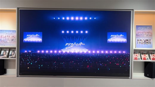 シブツタ特大ビジョンにてLAWSON 50th Anniversary presents Special LIVE『クリフハンガー』パフォーマンス映像を放映中です📺🥰 #日向坂46 #日向坂46_クリフハンガー #大野愛実 #小坂菜緒 #正源司陽子 #シブツタ