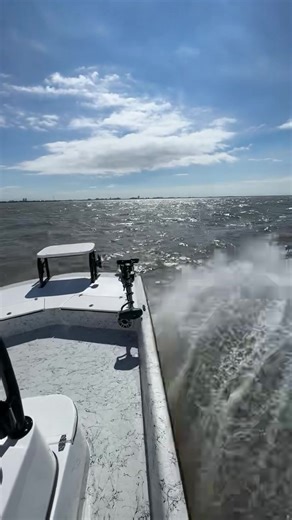 This is where hull design matters. The Kat 25 HDX staying smooth when the water isn’t. #dargelboats #boattok #boats #Boating #boatlife