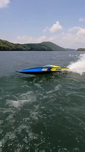 Büyüklere Oyuncaklar | Pro Boat Super Sonicwake 48″ Dev Boyutlu RC Tekne 🚤 Pro Boat Super Sonicwake, devasa 121 cm gövdesiyle 8S fırçasız sistemi sunarak... | Instagram