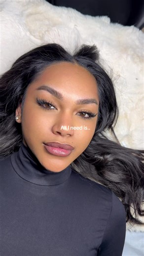 This is for the artists who don’t want to blend in. Our pre-recorded online courses and online mentorship are designed to teach you how to specialise, not copy trends. Learn advanced lash design, eye analysis, customised mapping and the kind of artistry that makes clients choose you even in a crowded market. If you’re ready to stop being “just another lash tech” and start being known for your work, this is for you