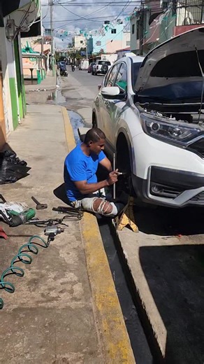 • Alex | Mecanicón RD on Instagram: "Honda CRV 2019 Tonillos Desigualear. Lo sacamos sí o sí"