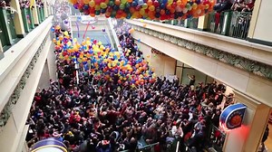 Video: Balloon Drop for the New Year at New Roc City