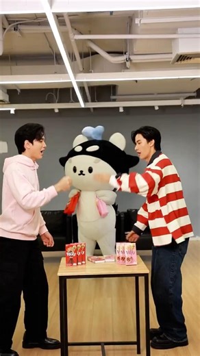 Taynew playing Rock paper scissor..🤣😊 #tawan_v #newwiee #bl #taynew #polcasan #taytawan #blseries