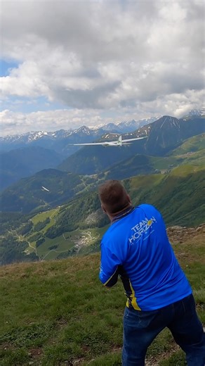 Have you ever seen E-flite Consendo’s flown in a more beautiful location? Flying Circus event in Fiss/Austria, 2500m up in the Austrian Alps. #horizonhobby #efliterc #conscendo #rc #rcairplane #flyingcircus #rcevent #rccommunity #teamhorizonhobby | Horizon Hobby