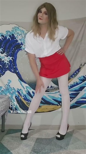 Everything looks cuter with white tights 🤍🎀