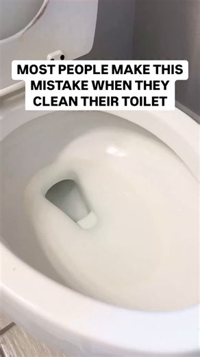 Did you know this is the right way to disinfect a toilet when cleaning? #cleaningtips #cleaningmotivation #cleaninghacks #cleanwithme #cleaning #bathroomcleaning | Cleaning To Exhale