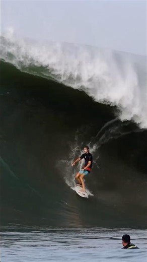 MATT BROMLEY ENFRENTA UMA ONDA GIGANTE | CORAGEM E DETERMINAÇÃO NO SURF