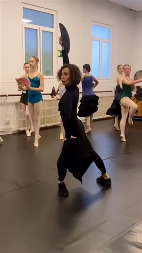 Russian Masters Ballet Intensives on Instagram: "🔥 Live from the Rehearsal Studio in Madrid 🔥 Right now, the Nacho Duato Academy @nachoduatoacademy is hosting our exclusive Winter intensive ❄️✨ And currently, a class is happening with the legendary Aida Gómez @aidagomez_cia — teacher and choreographer, one of the most recognized icons in the Spanish ballet and flamenco scene. 🌟🩰🔥 Don’t miss this unique chance to catch the energy and artistry straight from the heart of Madrid! #NachoDuatoAca