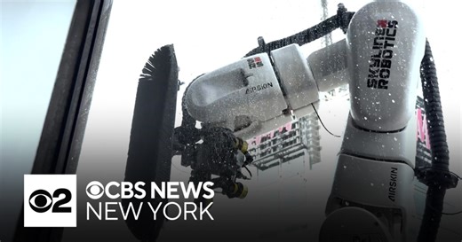 Video shows window cleaning robots on NYC skyscraper
